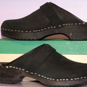 CHILIS Black Grunger Clogs Size 8